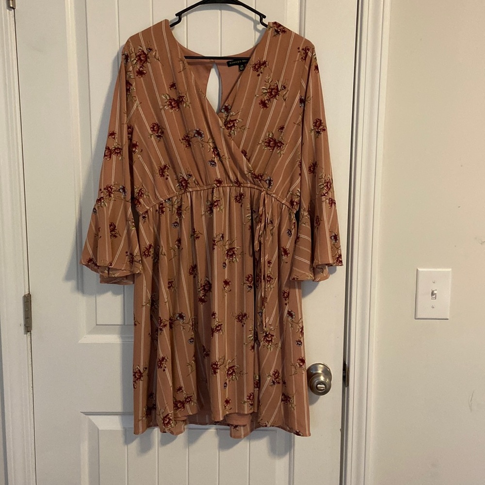 Cross over scrunch waist dress with Flowy sleeves